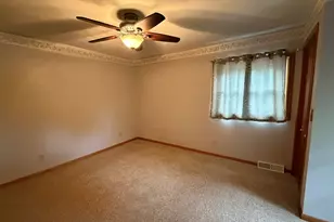 2472 W Red Oak Rd, Freeport, IL 61032 - Photo 40