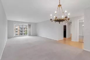 701 Lake Hinsdale Dr, Willowbrook, IL 60527 - Photo 6