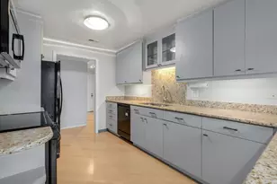 701 Lake Hinsdale Dr, Willowbrook, IL 60527 - Photo 12