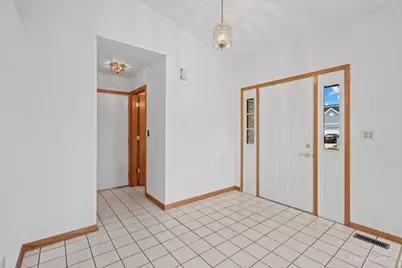 664 Mayfair Drive, Carol Stream, IL 60188 - Photo 4