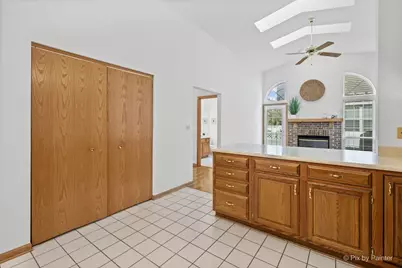 664 Mayfair Drive, Carol Stream, IL 60188 - Photo 12