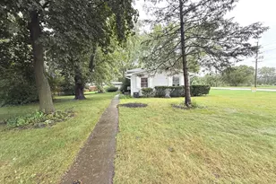955 Silver Lake Rd, Cary, IL 60013 - Photo 4