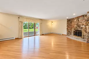 1428 Roslyn Rd, Schaumburg, IL 60193 - Photo 8