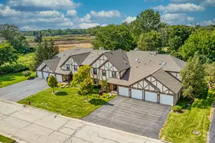 713 Elizabeth Dr, Wood Dale, IL 60191 - Photo 2