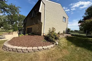 1230 Durham Dr, Wheaton, IL 60189 - Photo 2
