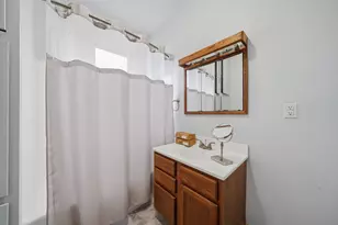 483 Barrett St, Elgin, IL 60120 - Photo 8