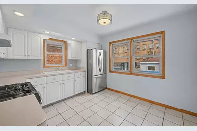 11011 S Avenue L, Chicago, IL 60617 - Photo 16