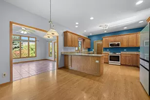 1039 Wellington Ct, Sycamore, IL 60178 - Photo 12