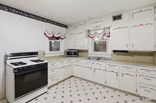 104 E Cleveland St, Cullom, IL 60929 - Photo 8