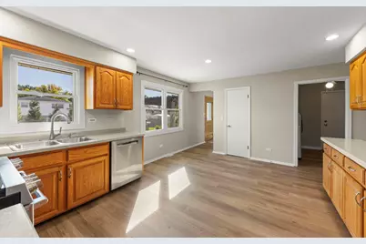 609 Honey Locust Lane, Darien, IL 60561 - Photo 10