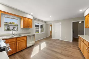 609 Honey Locust Ln, Darien, IL 60561 - Photo 10