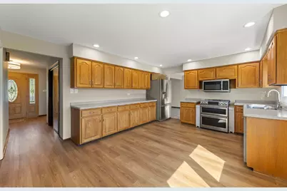 609 Honey Locust Lane, Darien, IL 60561 - Photo 12