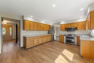 609 Honey Locust Ln, Darien, IL 60561 - Photo 12