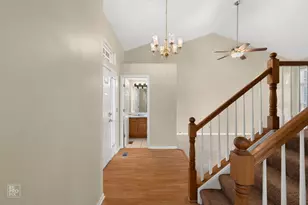 2041 Clarewood Ln, Mundelein, IL 60060 - Photo 2