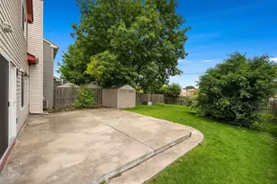 2041 Clarewood Ln, Mundelein, IL 60060 - Photo 12
