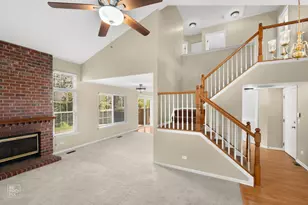 2041 Clarewood Ln, Mundelein, IL 60060 - Photo 4