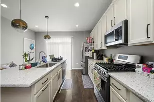 810 Finley Dr, Aurora, IL 60504 - Photo 4