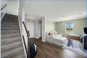 810 Finley Dr, Aurora, IL 60504 - Photo 2