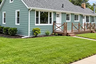 725 Dixon Ave, Elgin, IL 60120 - Photo 1