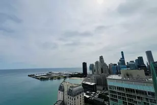 260 E Chestnut St, Chicago, IL 60611 - Photo 42