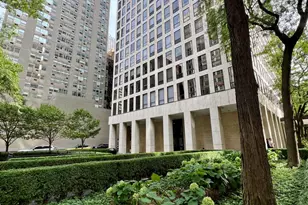 260 E Chestnut St, Chicago, IL 60611 - Photo 2