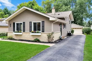 130 S Milton Ave, Glen Ellyn, IL 60137 - Photo 1