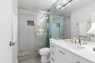 111 W Maple Street #2701, Chicago, IL 60610 - Photo 18