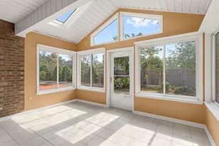 22W507 John Ct, Medinah, IL 60157 - Photo 8