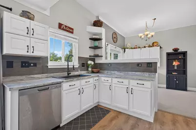 2067 Stephen Street, Aurora, IL 60502 - Photo 4
