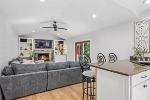 6809 Hillcrest Dr, Crystal Lake, IL 60012 - Photo 8