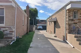 14508 S Saginaw Ave, Burnham, IL 60633 - Photo 2