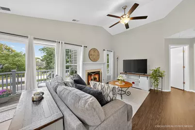 2013 N Coldspring Road, Arlington Heights, IL 60004 - Photo 2
