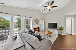 2013 N Coldspring Rd, Arlington Heights, IL 60004 - Photo 2