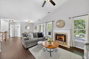 2013 N Coldspring Rd, Arlington Heights, IL 60004 - Photo 2