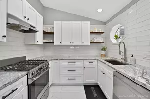 2013 N Coldspring Rd, Arlington Heights, IL 60004 - Photo 4