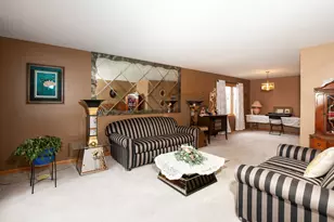 9430 S 69th Ave, Oak Lawn, IL 60453 - Photo 2