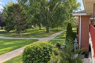 1105 Holiday Ln, Des Plaines, IL 60016 - Photo 2