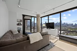 860 W Blackhawk St, Chicago, IL 60642 - Photo 2