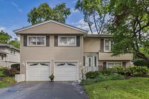 312 W Goebel Dr, Lombard, IL 60148 - Photo 1