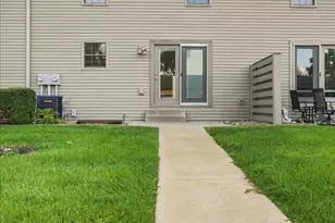 1706 Glenbridge Rd, Bloomington, IL 61704 - Photo 6