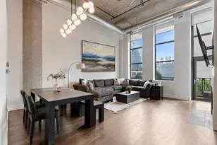 758 N Larrabee St, Chicago, IL 60654 - Photo 2