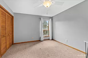 450 W Downer Pl, Aurora, IL 60506 - Photo 8