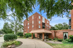 450 W Downer Pl, Aurora, IL 60506 - Photo 1