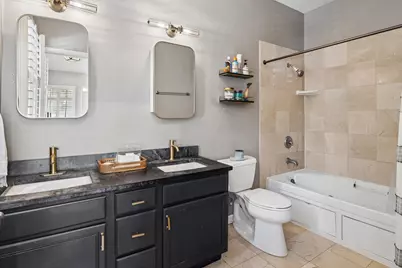 1400 W Byron Street #2E, Chicago, IL 60613 - Photo 12