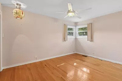 9427 Merrill Avenue, Morton Grove, IL 60053 - Photo 12