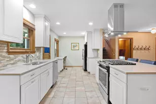 200 W Council Trail, Mount Prospect, IL 60056 - Photo 4