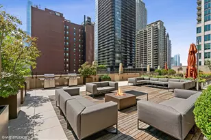 21 E Huron St, Chicago, IL 60611 - Photo 38