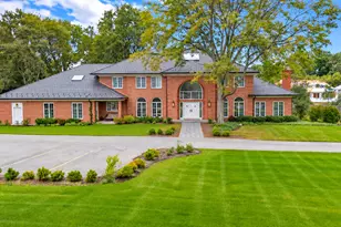 711 W Old Elm Rd, Lake Forest, IL 60045 - Photo 1