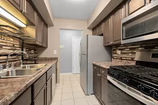 2210 Country Club Dr, Woodridge, IL 60517 - Photo 2