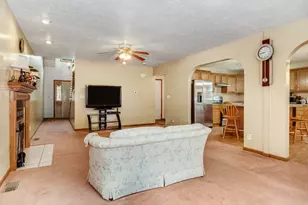 805 S Lawrence Way, Pontiac, IL 61764 - Photo 16